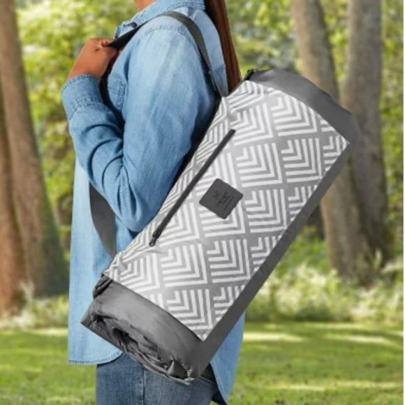 Oversized Blanket Reversable Colors: Grey, Blue, dark Blue - Picture 3 of 5